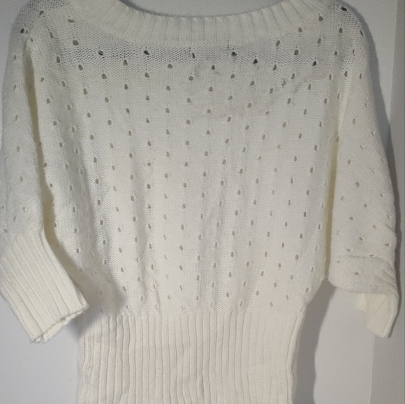 Elegant White Sweater Size M #477 - Picture 2 of 2